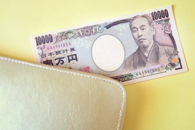 お財布と一万円札